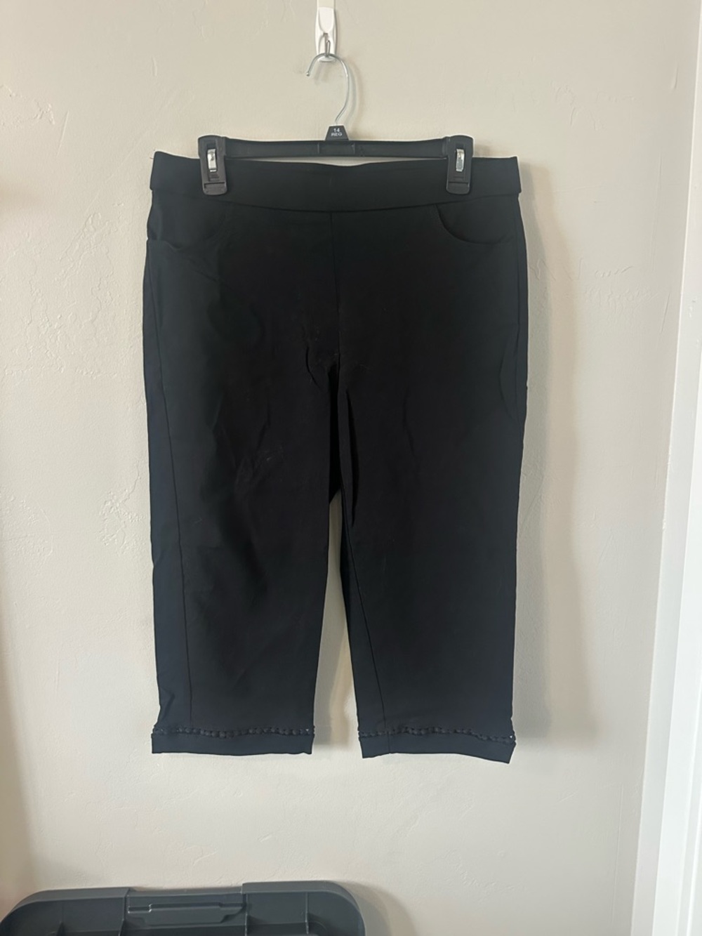 Alfred Dunner Black Capri Pants